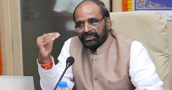 तुका म्हणे सोंग । दावी बाहेरील रंग