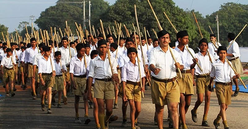 आई, मला छोटीशी तलवार दे ना ! तलवार घेईन l सरदार होईन l शत्रूला कापीन l सप सप सप