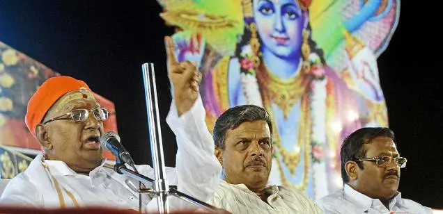 हिंदू मुन्नानी चे संस्थापक राजगोपाळन आणि राष्ट्रीय स्वयंसेवक संघाचे सचिव दत्तात्रेय होसबळे