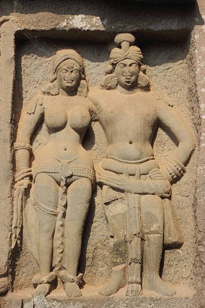 कार्ला, महाराष्ट्र येथे बौध्य धर्माच्या लेण्यांमध्ये सापडलेले शिल्प